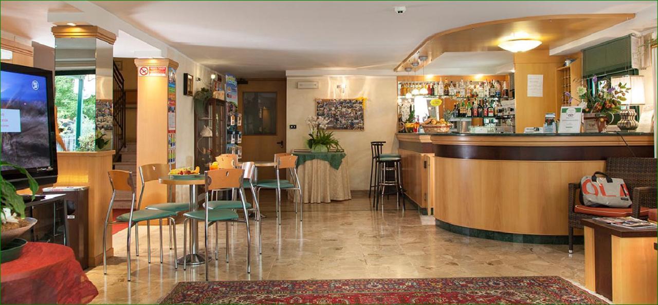Hotel Verdemare Rimini Bagian luar foto
