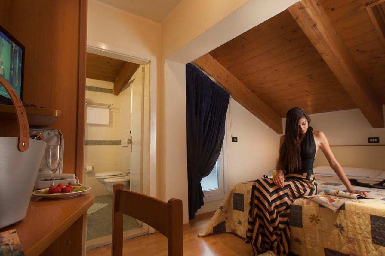 Hotel Verdemare Rimini Bagian luar foto
