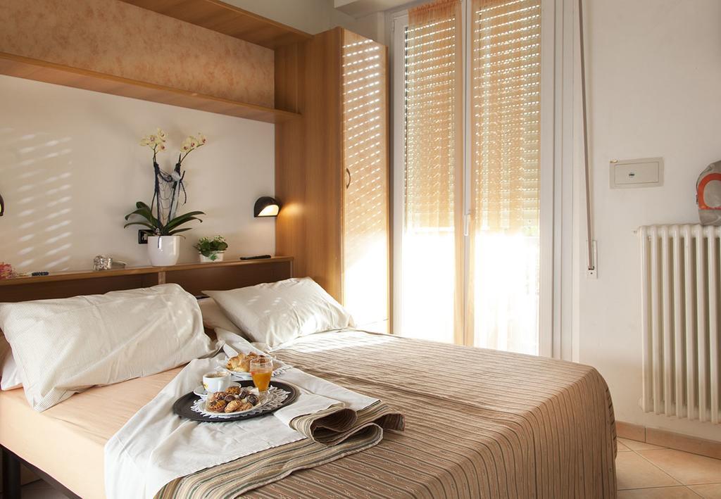 Hotel Verdemare Rimini Bagian luar foto
