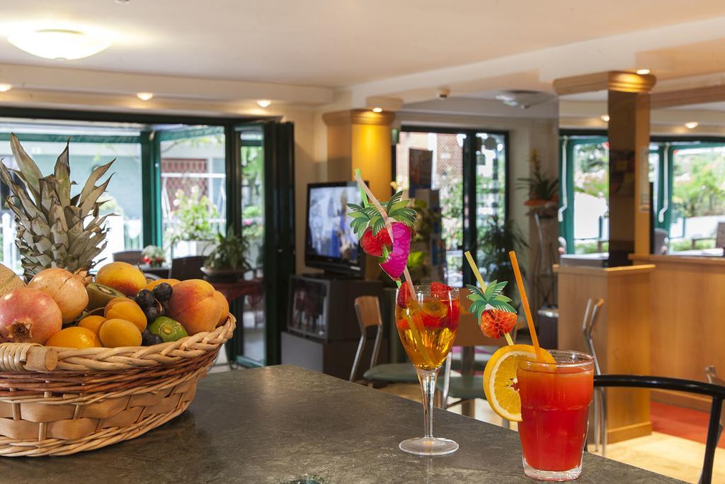 Hotel Verdemare Rimini Bagian luar foto