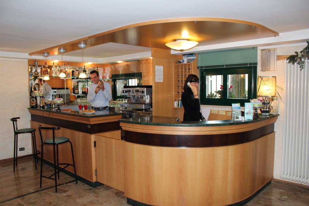 Hotel Verdemare Rimini Bagian luar foto