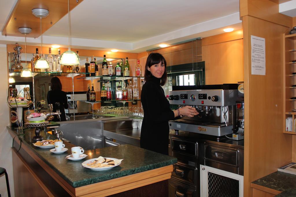 Hotel Verdemare Rimini Bagian luar foto