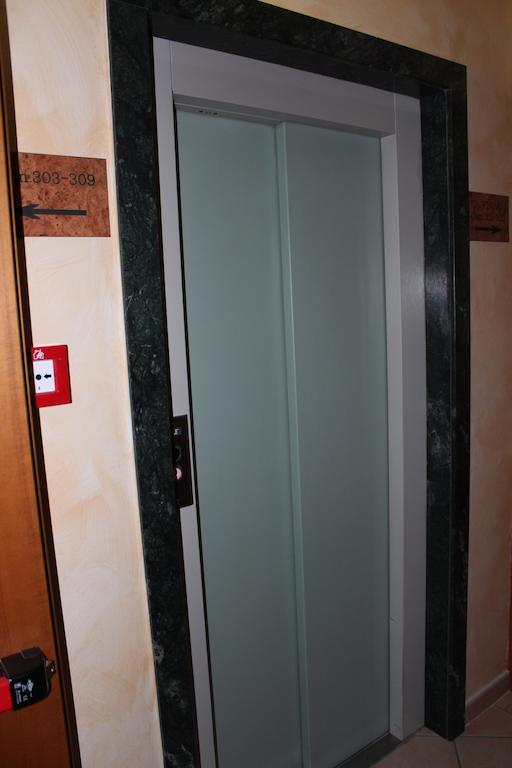 Hotel Verdemare Rimini Bagian luar foto